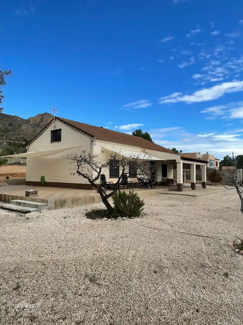Vista exterior de Casa o xalet en venda en Jumilla amb Terrassa
