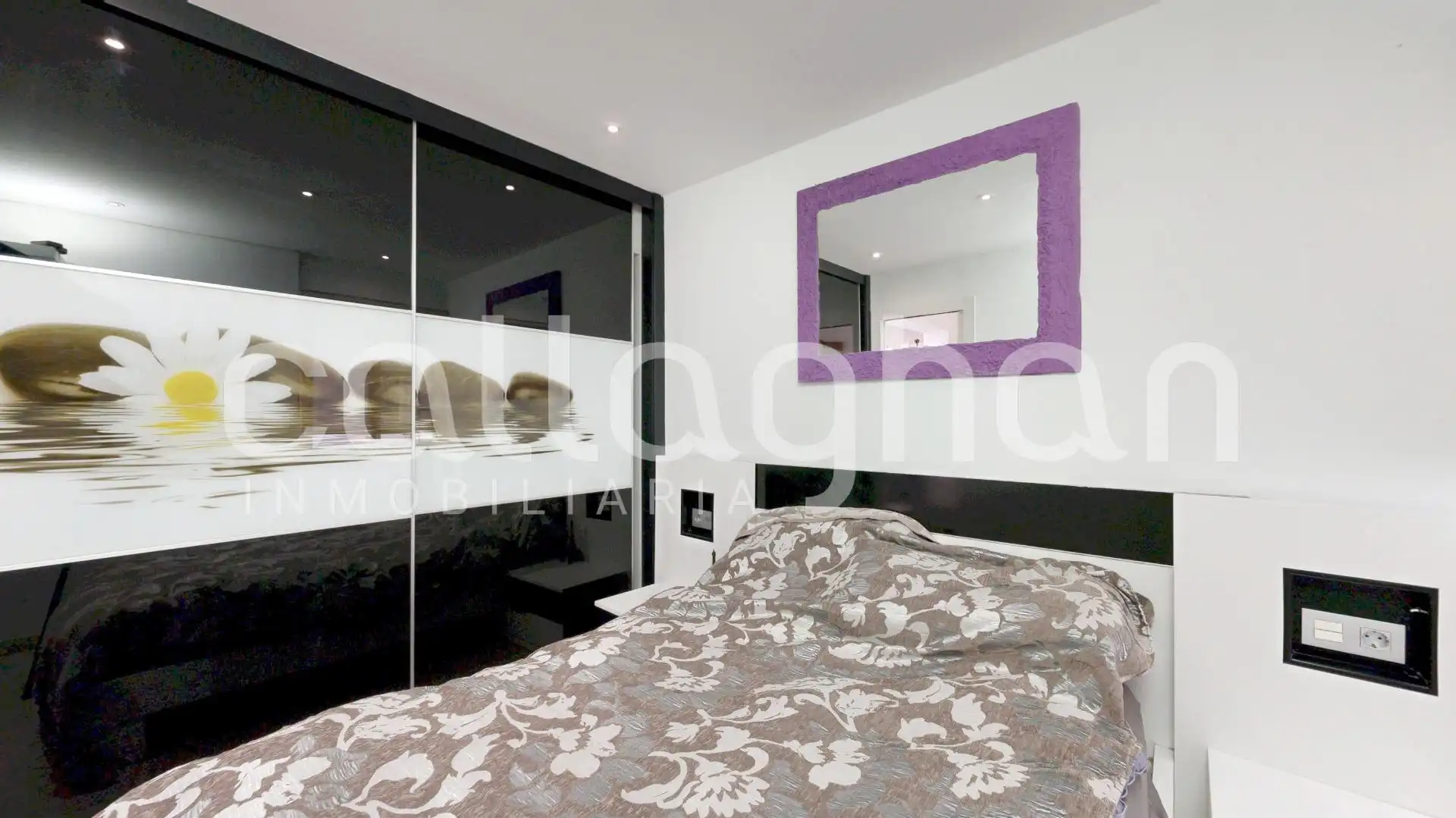 Bedroom of Flat for sale in Valencia  with Air Conditioner, Heating and Furnished