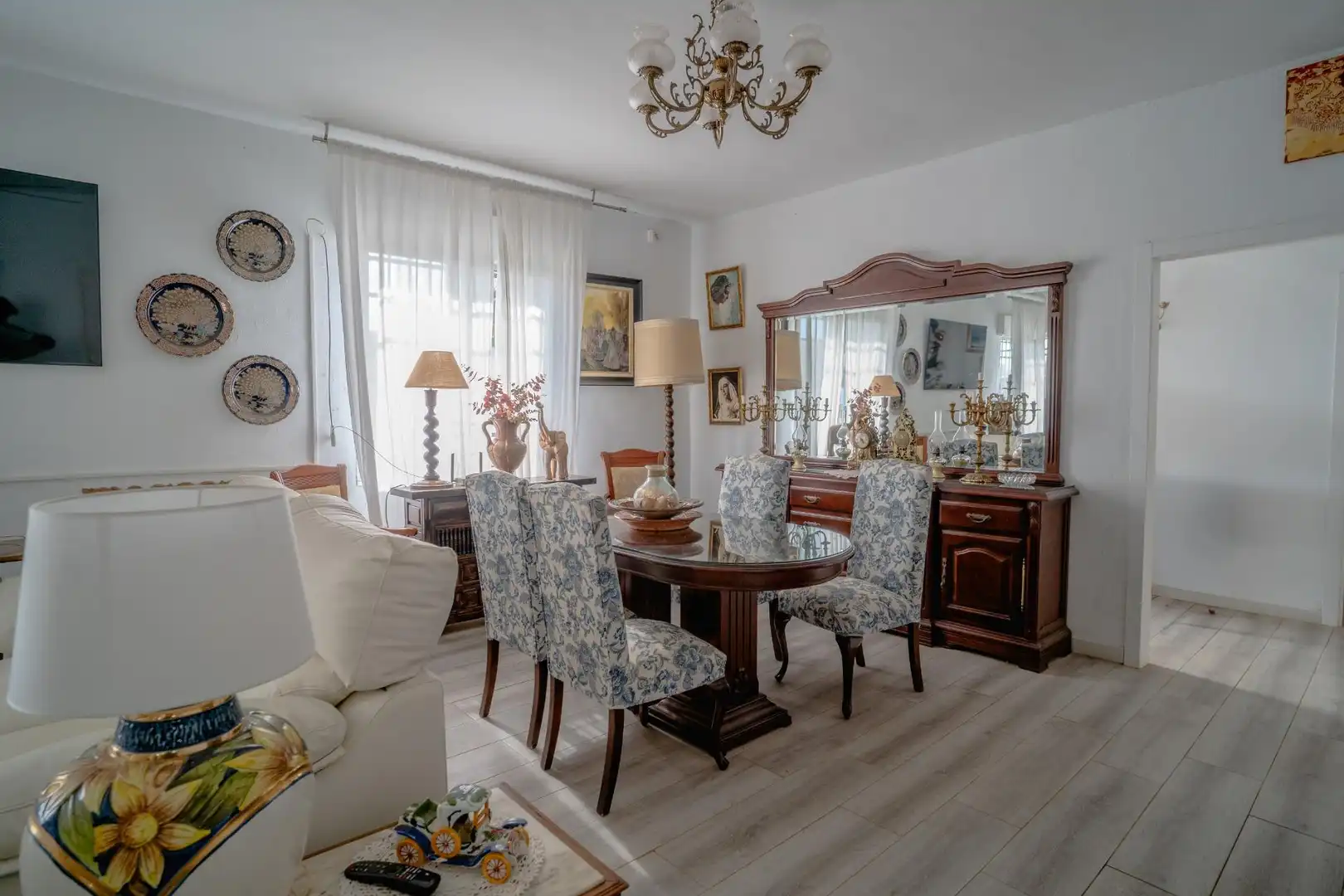 Dining room of Houses for sale in Carmona  with Air Conditioner, Private garden and Terrace