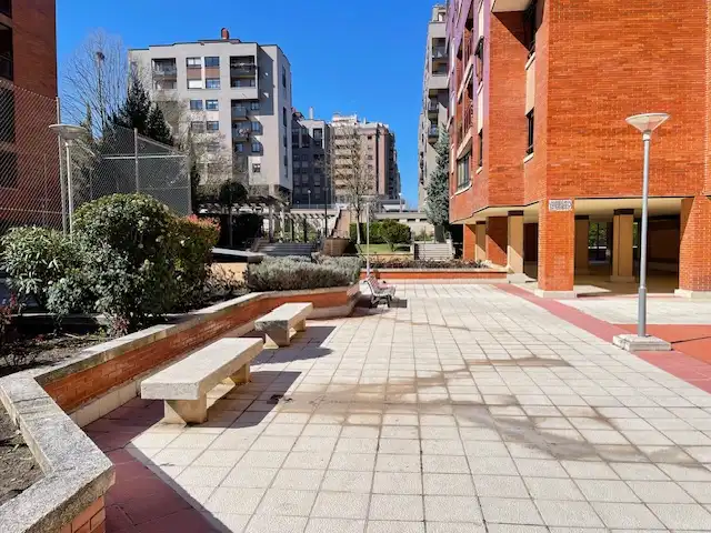 Vista exterior de Pis en venda en Valladolid amb Calefacció, Jardí privat i Parquet