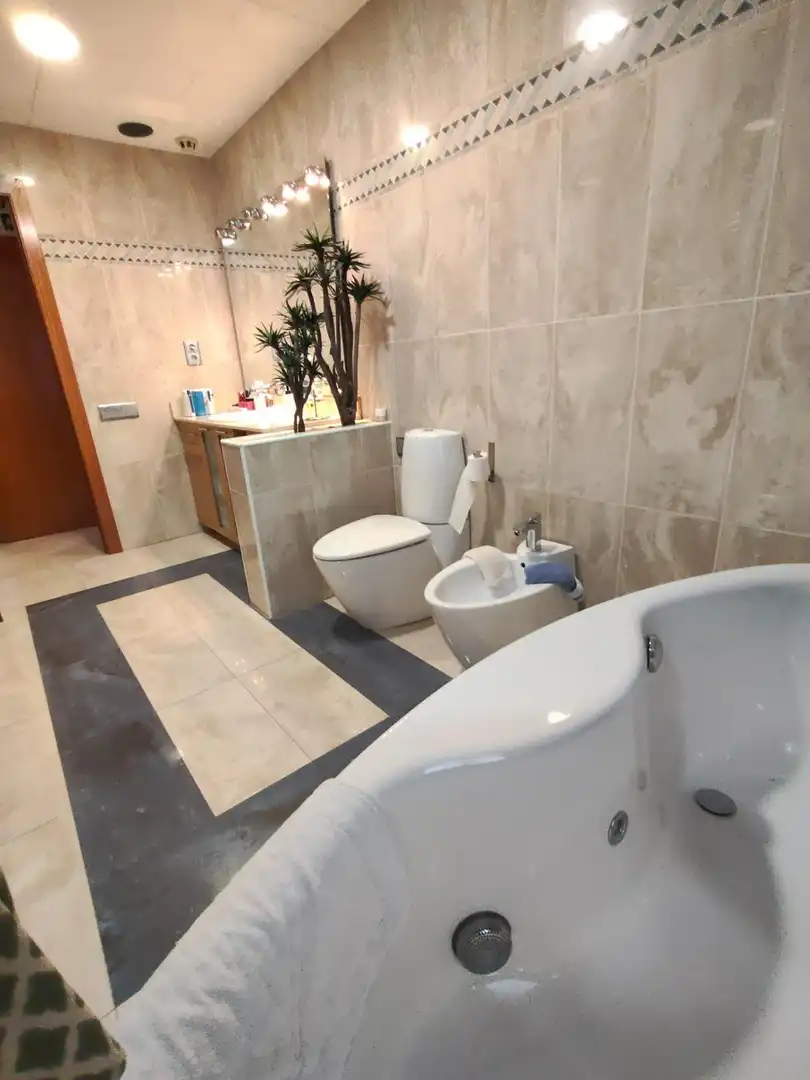 Bany de Casa o xalet en venda en Sabadell amb Aire condicionat, Calefacció i Jardí privat