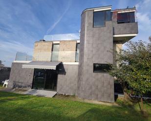 Exterior view of House or chalet for sale in Cangas   with Heating, Terrace and Furnished