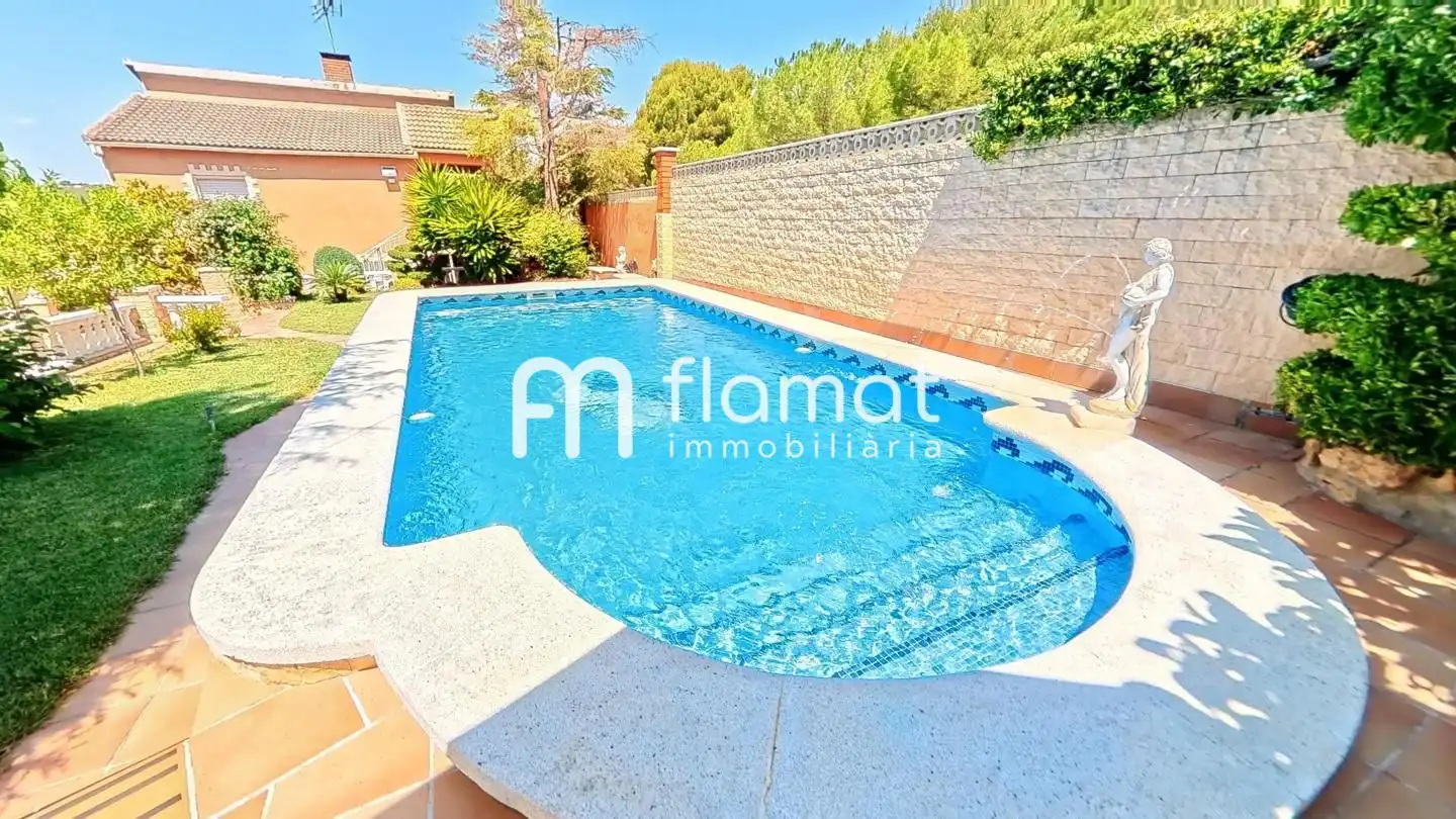 Piscina de Casa o xalet en venda en El Catllar 