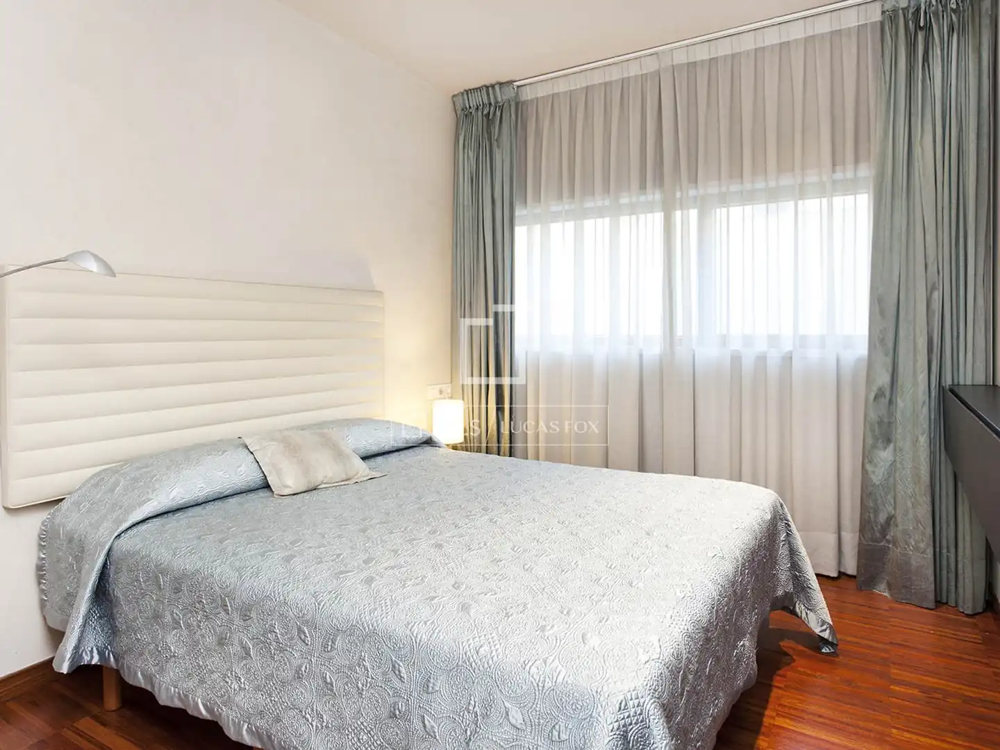 Bedroom of Attic for sale in Barcelona  with Air Conditioner, Parquet flooring and Terrace