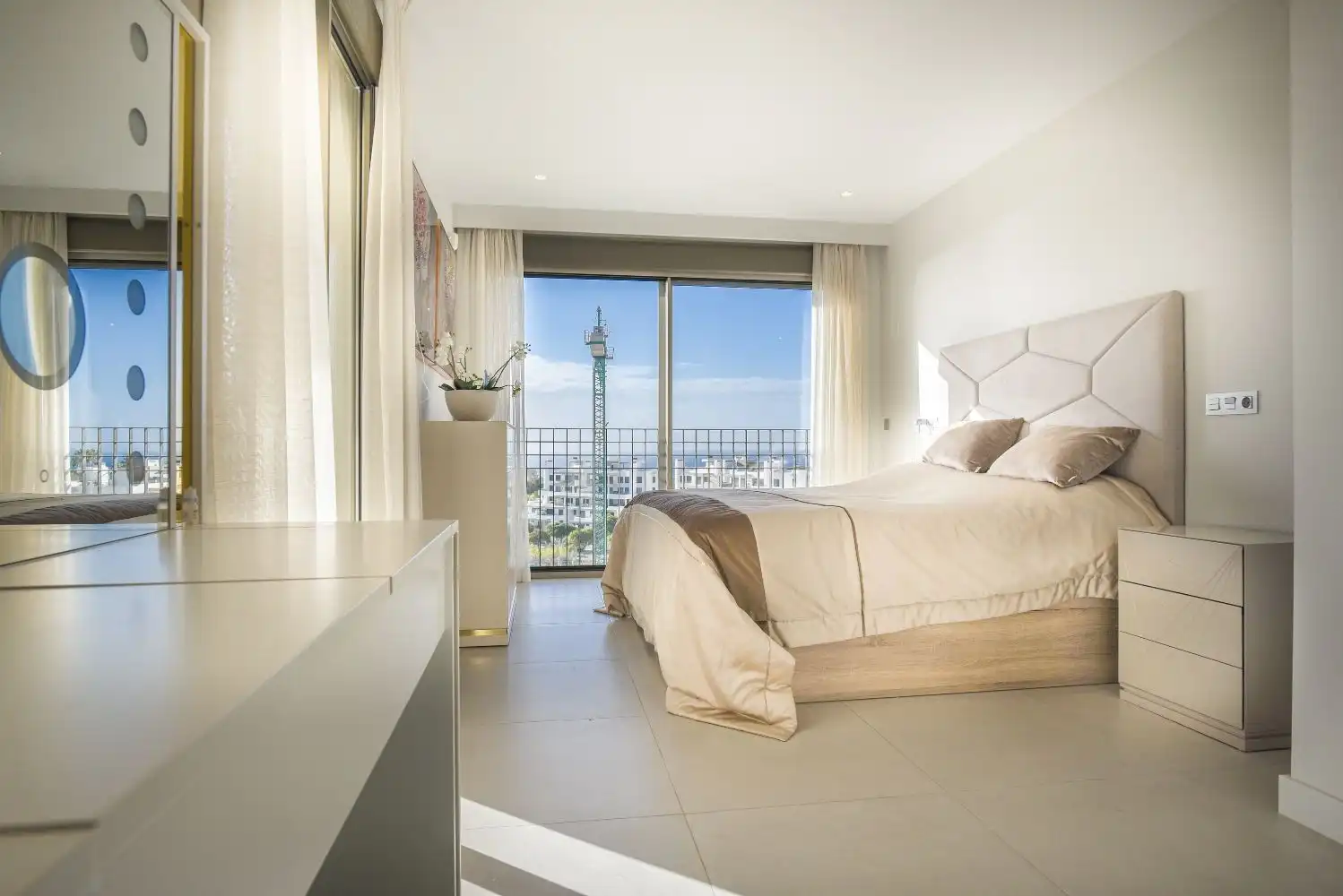 Schlafzimmer von Wohnungen zum Verkauf in Marbella mit Klimaanlage, Möbliert und Ofen
