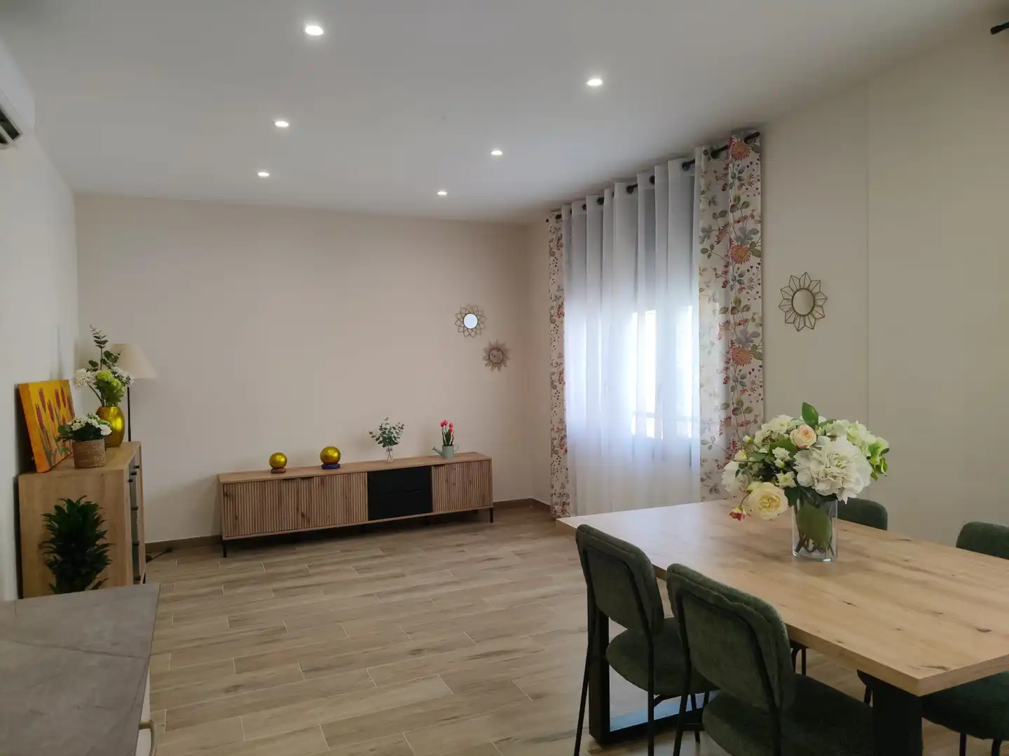 Dining room of Flat for rent in Tarragona  with Air Conditioner, Furnished and Oven