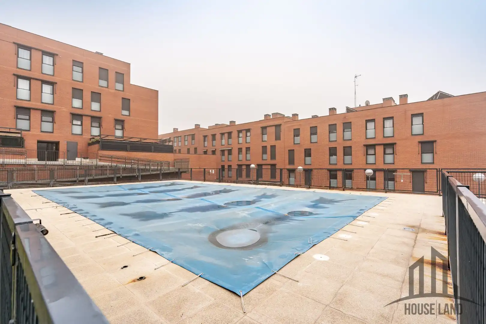 Vista exterior de Casa o xalet en venda en Paracuellos de Jarama amb Aire condicionat, Calefacció i Jardí privat