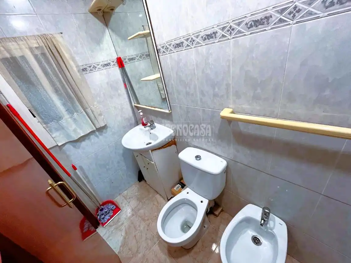 Bathroom of Flat for sale in Esplugues de Llobregat  with Air Conditioner and Storage room