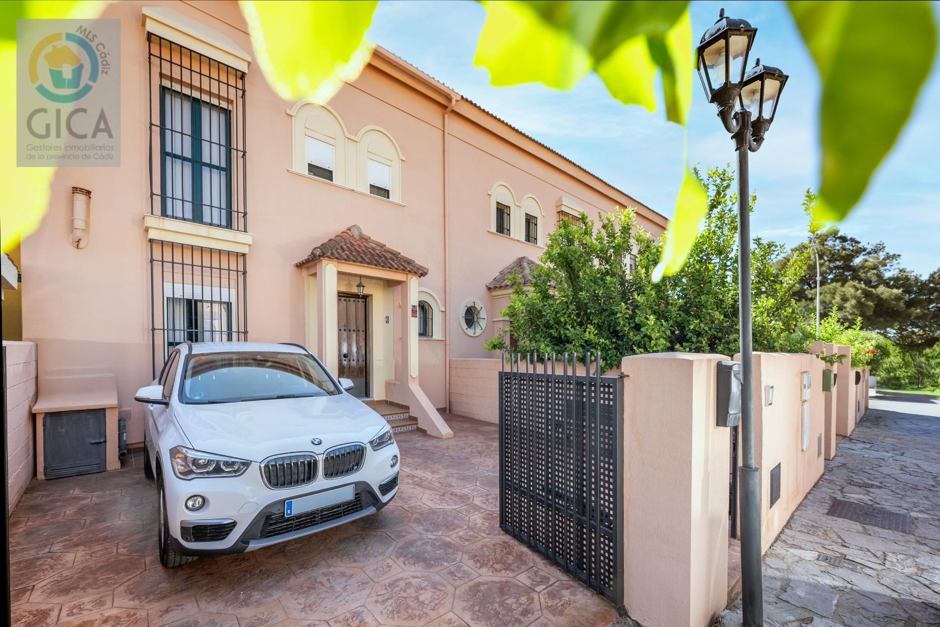 Vista exterior de Casa adosada en venta en Algeciras con Aire acondicionado, Jardín privado y Balcón