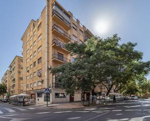 Vista exterior de Pis en venda en  Granada Capital amb Terrassa i Balcó