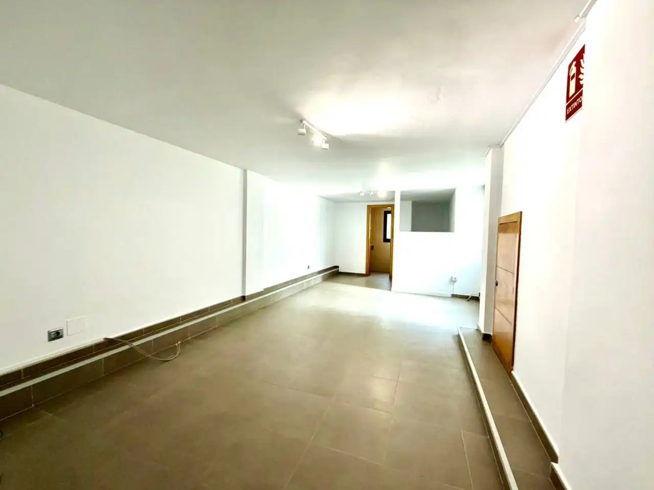 Local comercial de lloguer a Avenida mediterraneo