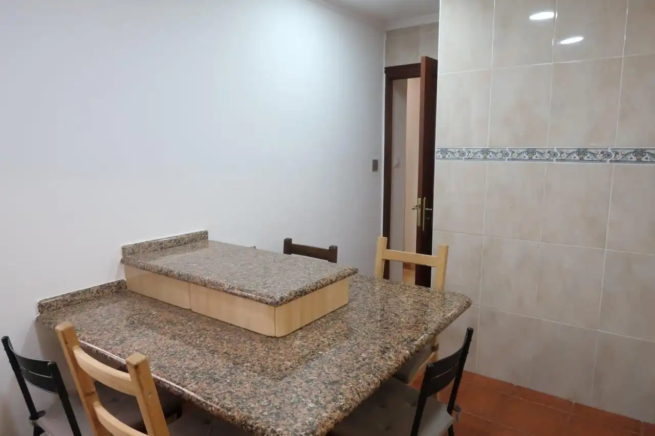 Küche von Wohnung zur Miete in A Coruña Capital  mit Heizung und Möbliert