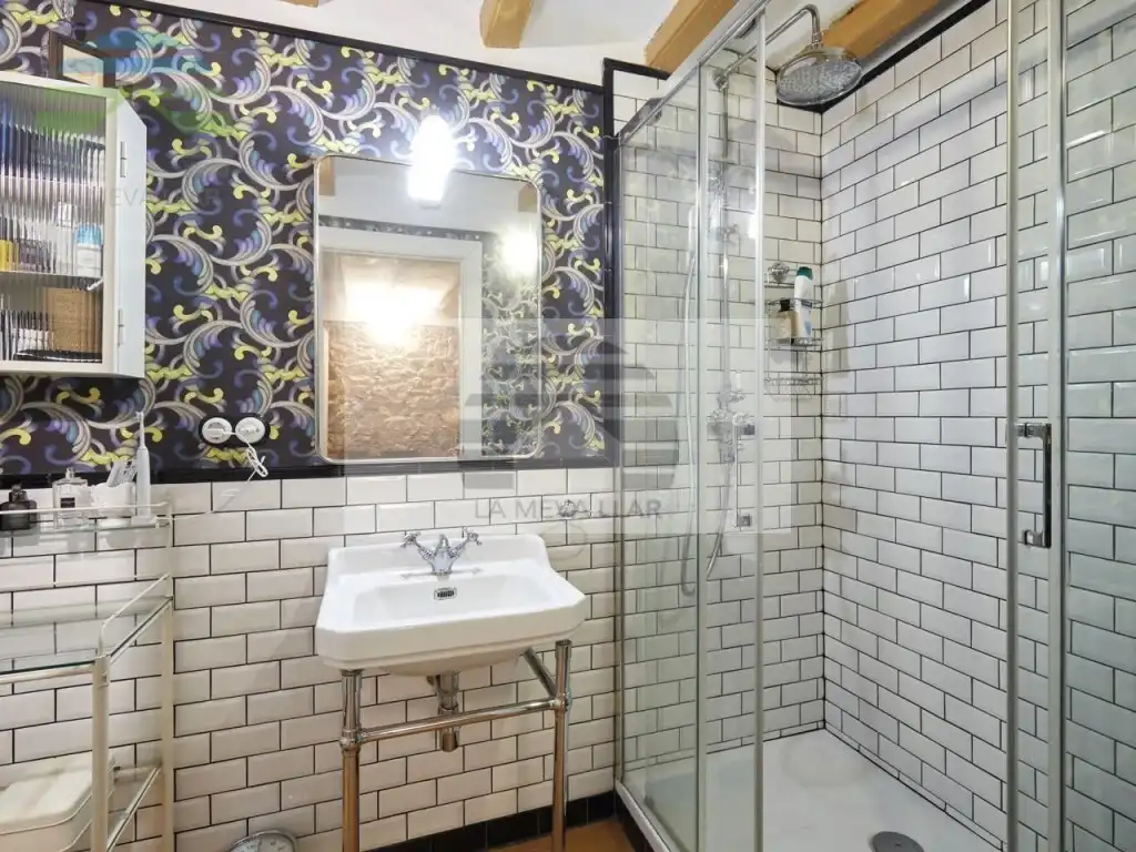 Bathroom of Flat for sale in Barcelona