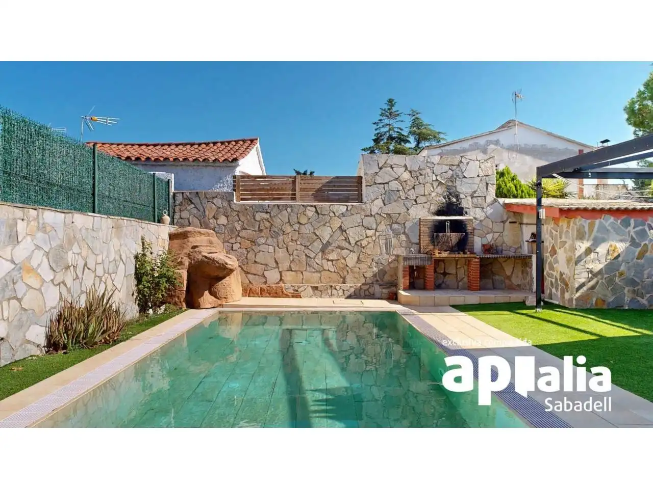 Piscina de Casa o chalet en venta en Barberà del Vallès con Aire acondicionado, Calefacción y Jardín privado