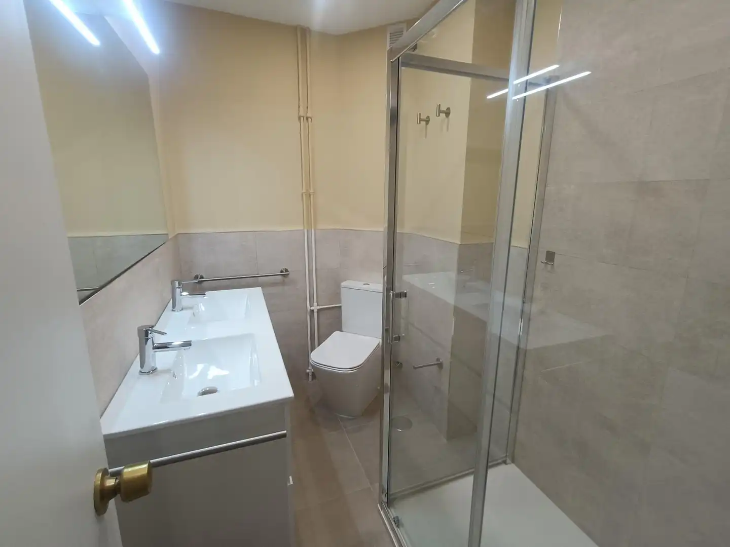 Bathroom of Flat for rent in Santander  with Heating, Parquet flooring and Balcony
