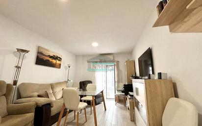 Living room of Flat for sale in  Granada Capital  with Air Conditioner, Terrace and Balcony