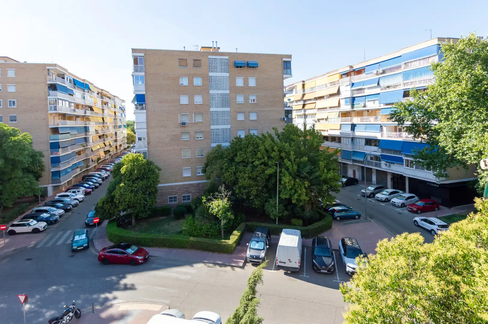 Vista exterior de Pis en venda en Alcalá de Henares amb Calefacció, Terrassa i Moblat