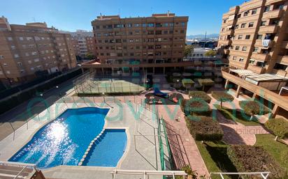 Piscina de Pis en venda en Castellón de la Plana / Castelló de la Plana amb Traster, Moblat i Balcó