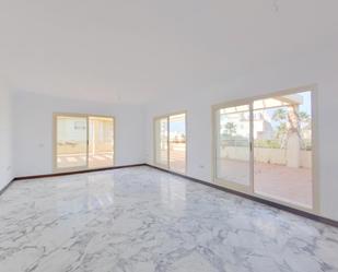 Sala d'estar de Àtic en venda en Mijas amb Aire condicionat, Jardí privat i Terrassa