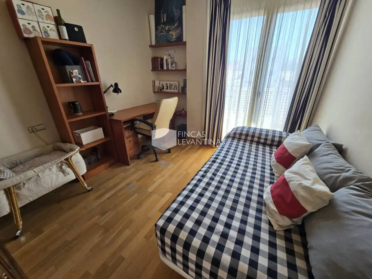 Habitación de Casa o chalet en venta en San Vicente del Raspeig / Sant Vicent del Raspeig con Terraza y Amueblado