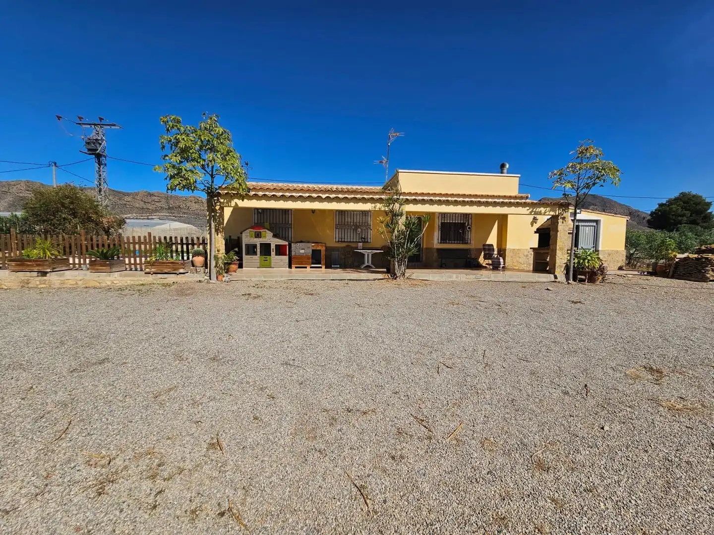 Vista exterior de Casa o xalet en venda en Águilas amb Jardí privat, Terrassa i Traster