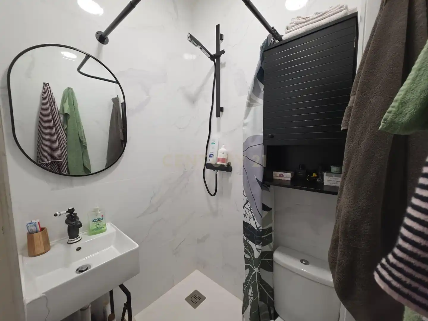 Bathroom of Flat for sale in Barcelona  with Air Conditioner and Balcony