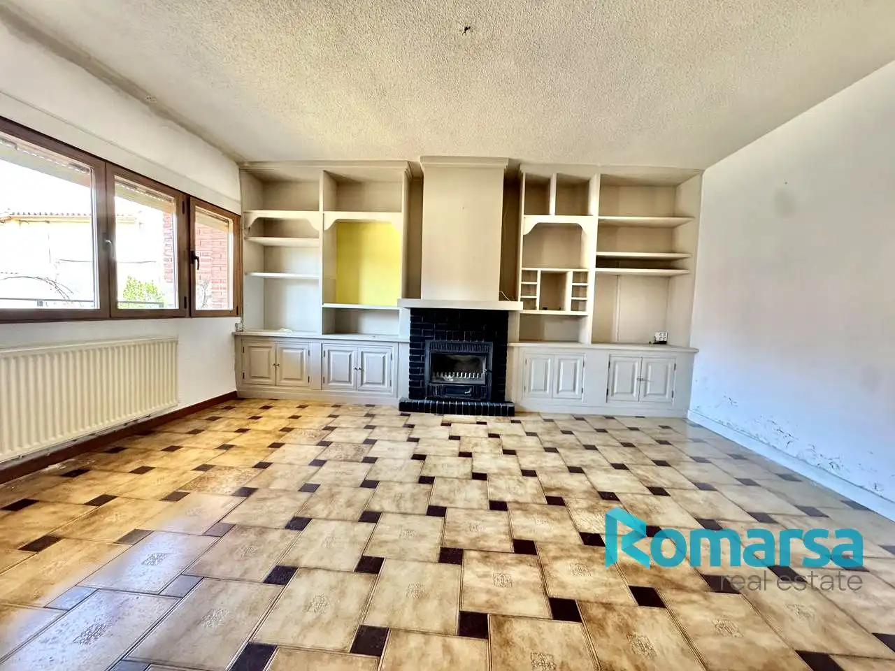 Sala d'estar de Casa adosada en venda en Cebreros amb Calefacció, Jardí privat i Terrassa