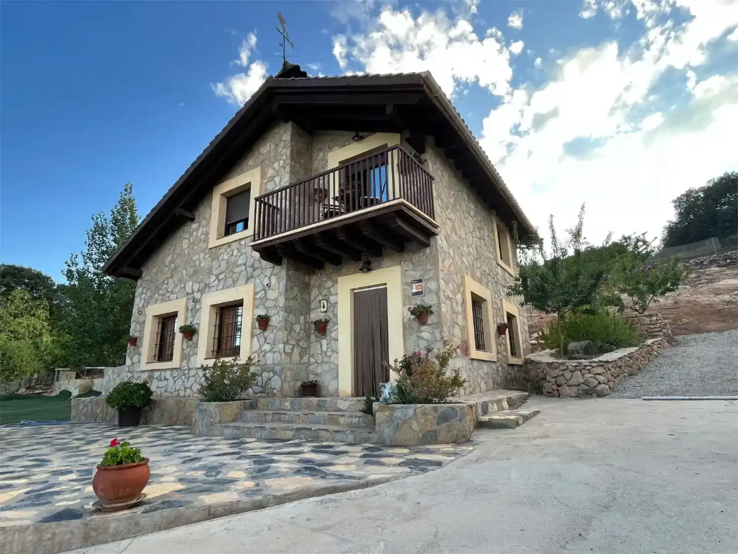 Vista exterior de Finca rústica en venda en Alcalá la Real amb Piscina i Balcó