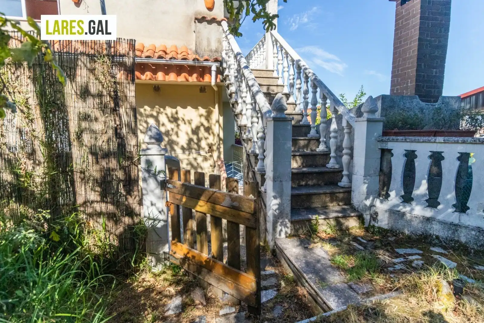 Exterior view of Flat for sale in Cangas   with Private garden, Terrace and Furnished