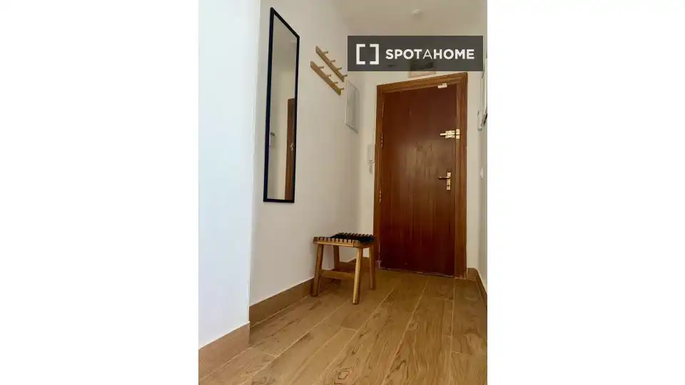 Flat for rent in Madrid  with Air Conditioner, Heating and Furnished