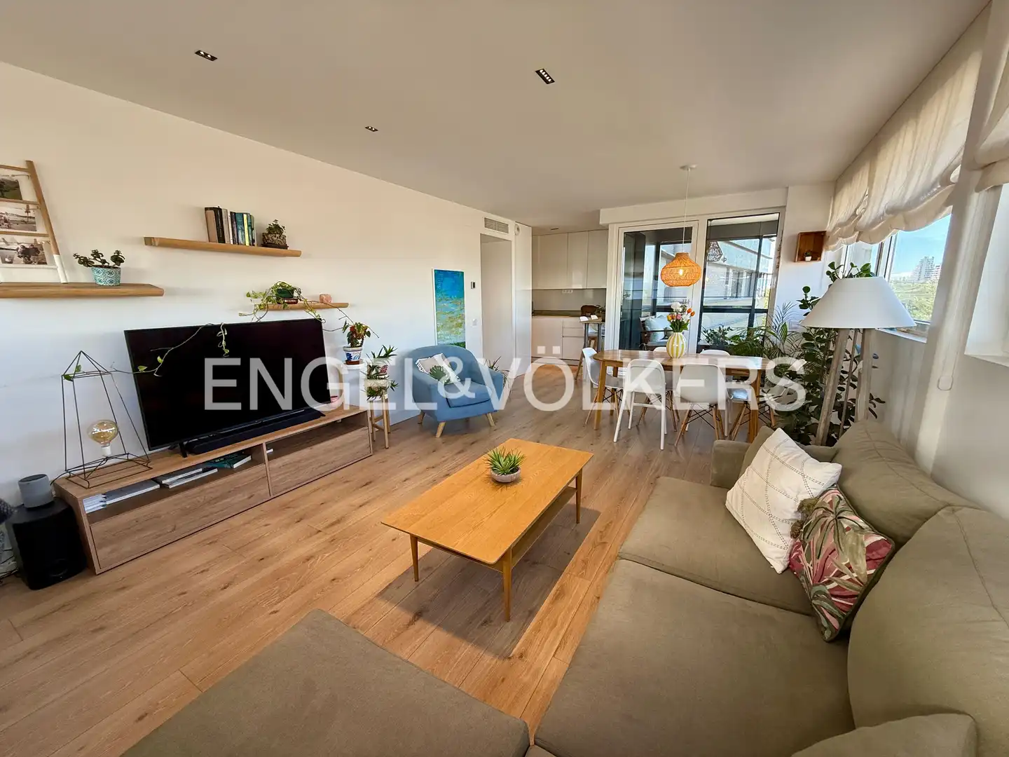 Living room of Flat for rent in Madrid  with Air Conditioner, Heating and Terrace