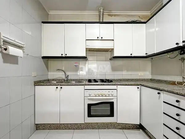 Küche von Wohnung zum Verkauf in Nigrán mit Heizung, Parkett und Abstellraum
