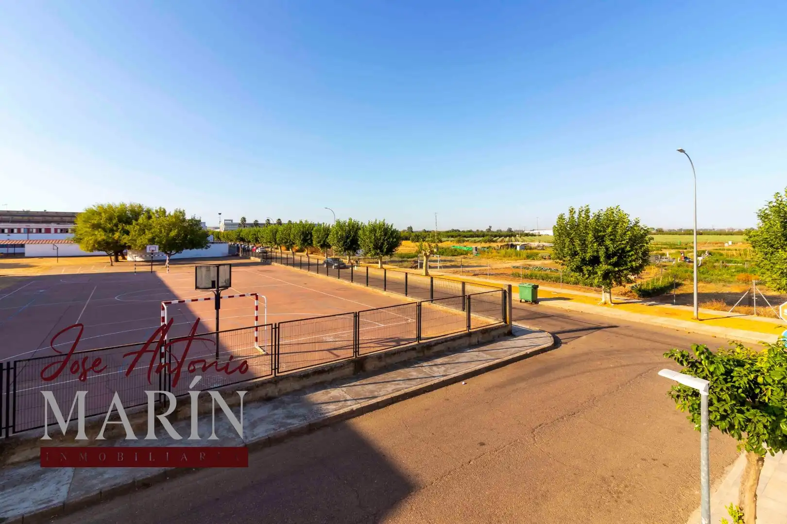 Exterior view of Houses for sale in Valdelacalzada