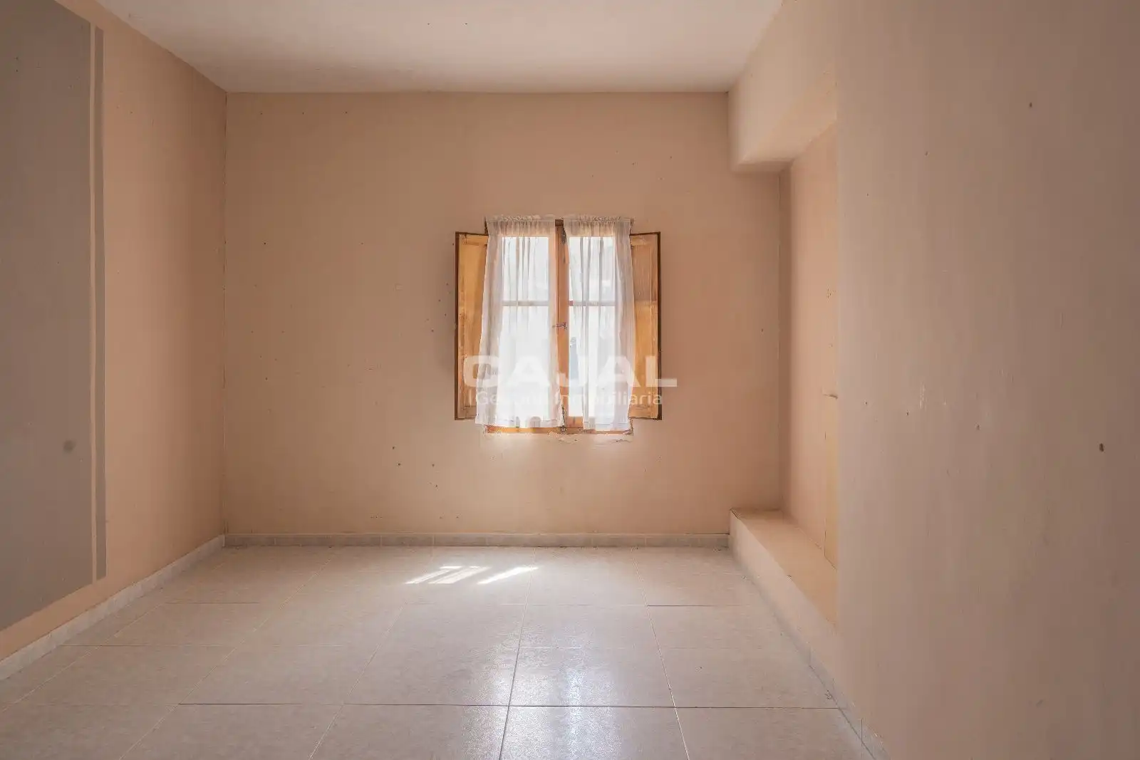 Commercial properties for rent in Médico Valentín Gil, Riaza