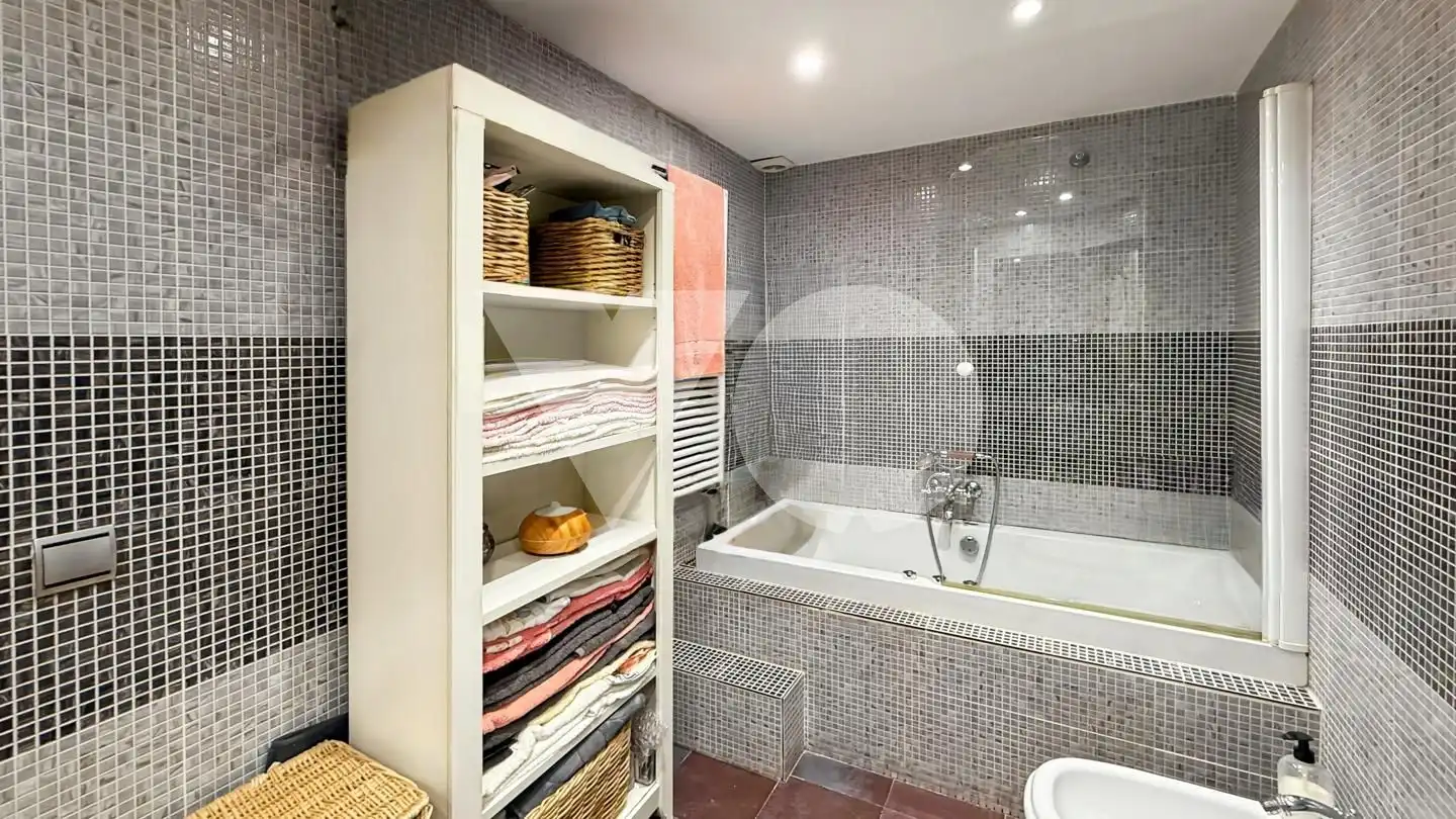 Baño de Piso en venta en Madrid con Aire acondicionado, Calefacción y Jardín privado