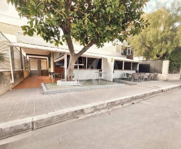 Local comercial en Venta en Calle Pintor Astorza y Triay en Juan XXIII