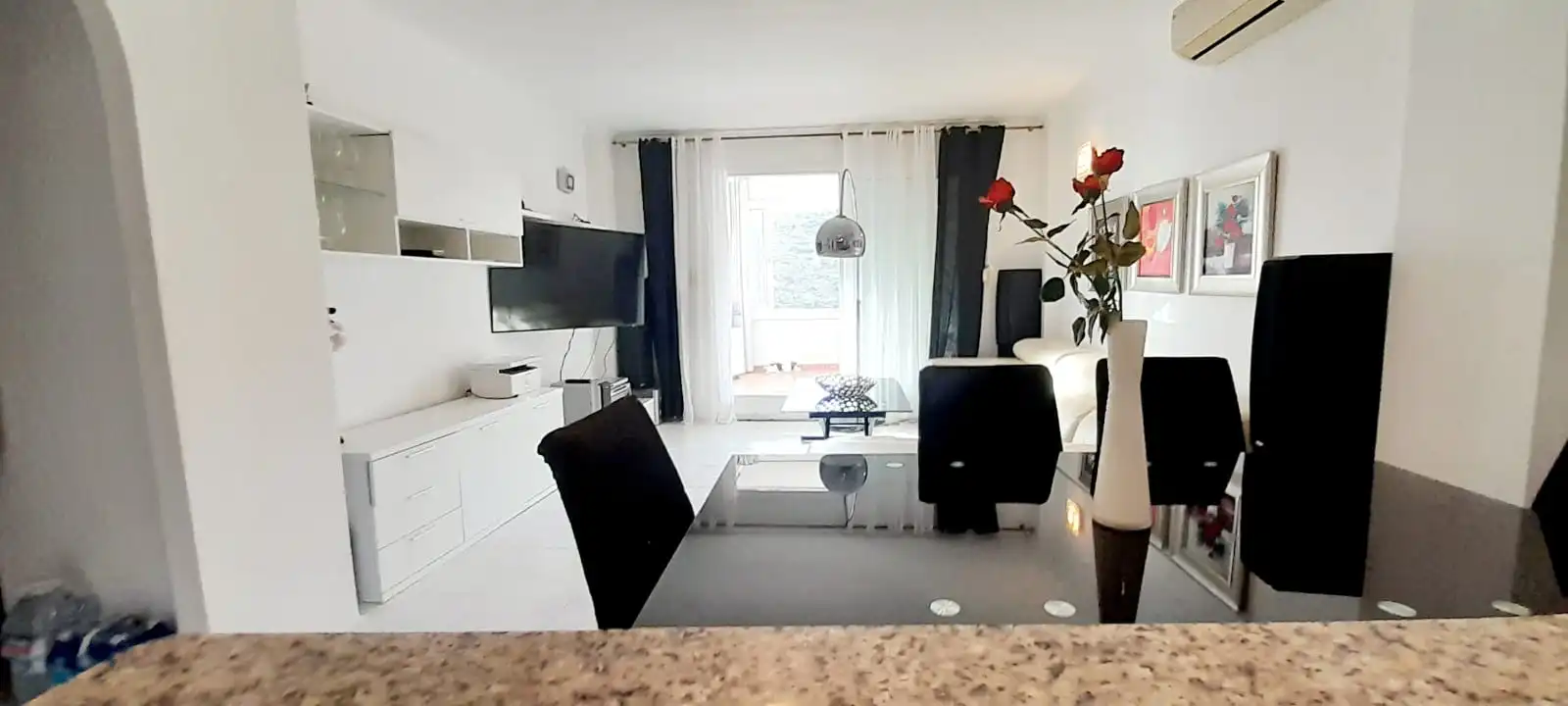 Wohnzimmer von Einfamilien-Reihenhaus zum Verkauf in Benitachell / El Poble Nou de Benitatxell mit Klimaanlage, Heizung und Terrasse