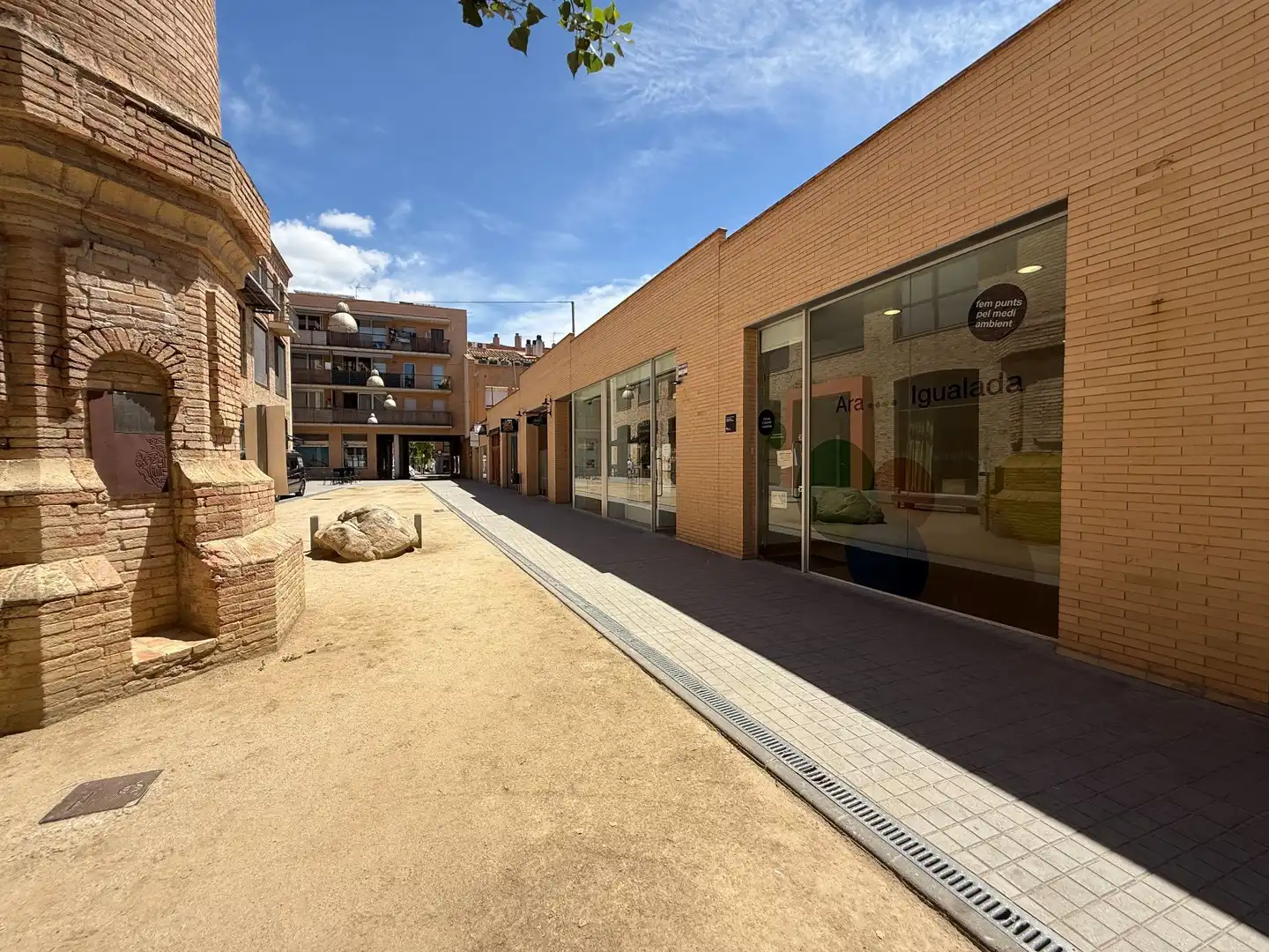 Vista exterior de Local de alquiler en Igualada con Aire acondicionado