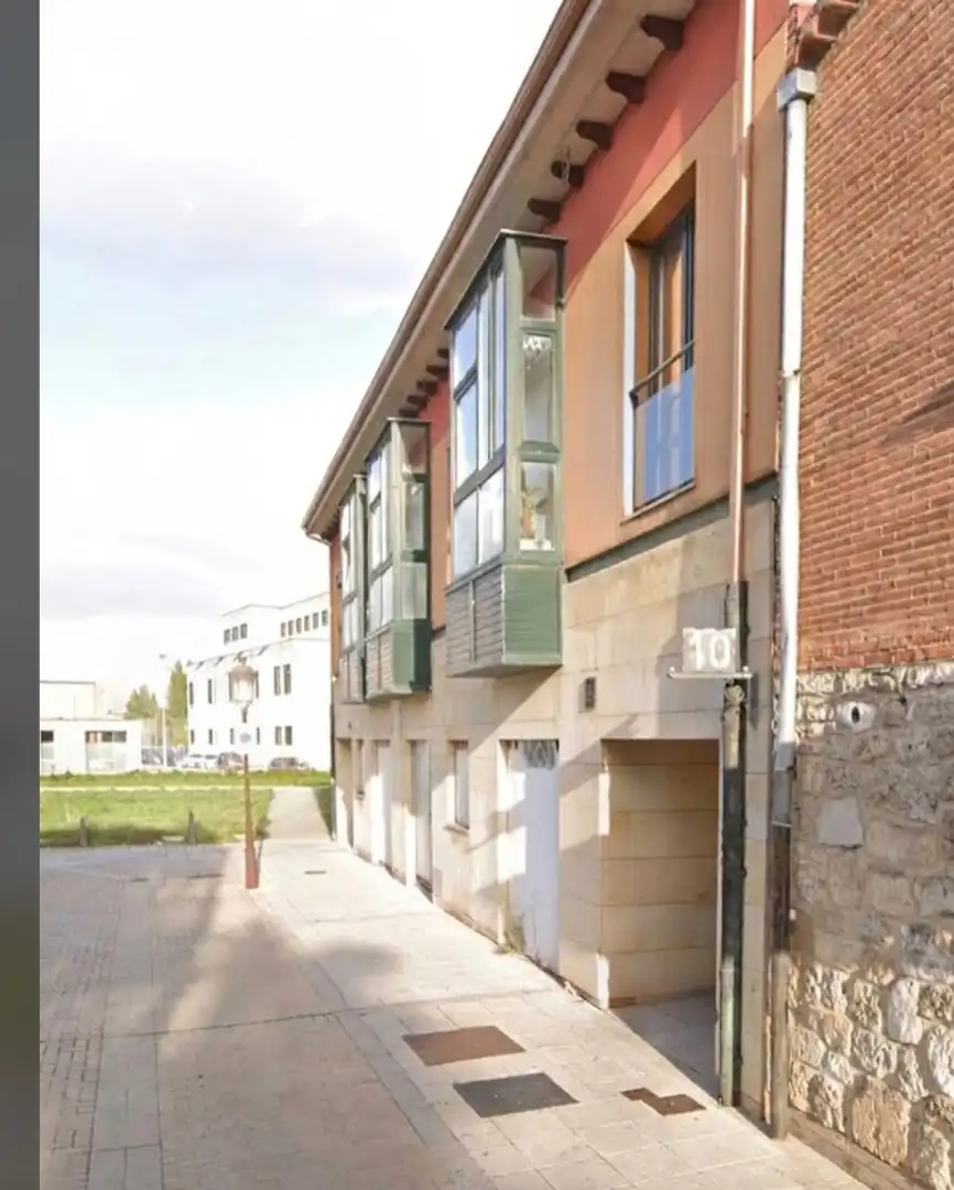 Vista exterior de Traster en venda en Universidad - Las Huelgas