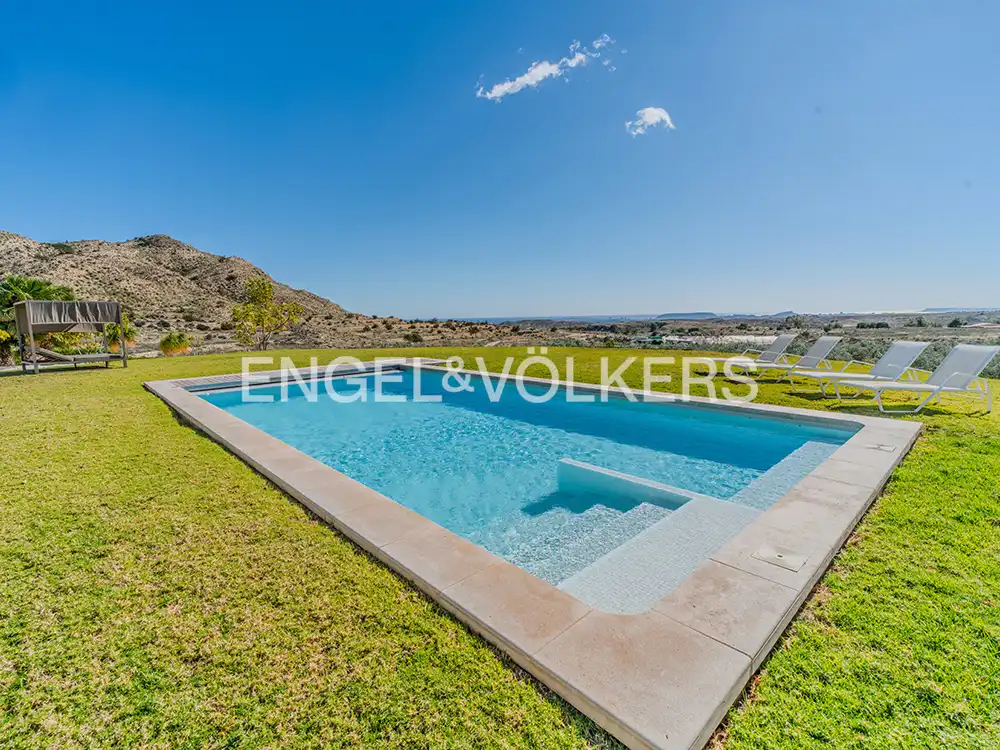 Piscina de Casa o xalet en venda en Alicante / Alacant amb Aire condicionat, Calefacció i Jardí privat