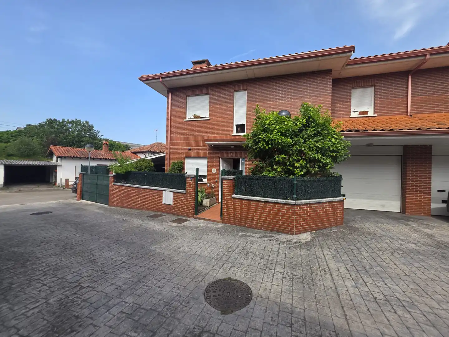 Terraced house with terrace for sale in Barrio Villapresente