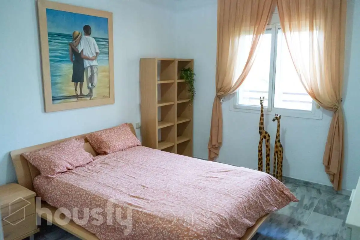 Schlafzimmer von Wohnung zur Miete in Sevilla mit Klimaanlage, Heizung und Terrasse