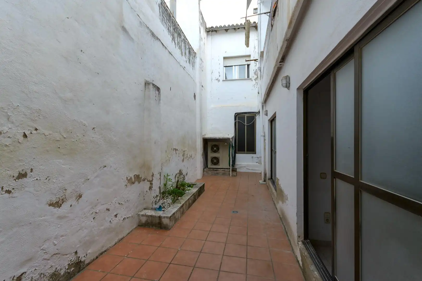 Ground floor for sale in Gandia  with Air Conditioner and Terrace