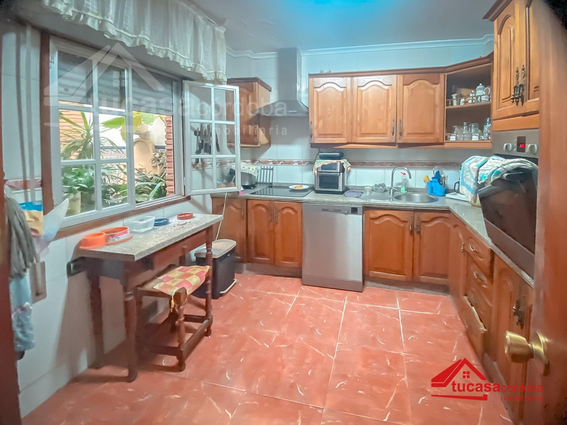 Cuina de Casa o xalet en venda en  Córdoba Capital amb Calefacció i Terrassa