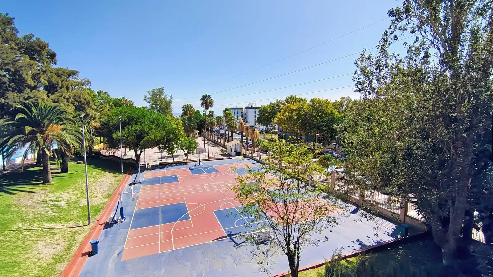 Vista exterior de Pis en venda en Marbella amb Aire condicionat, Rentadora i Internet