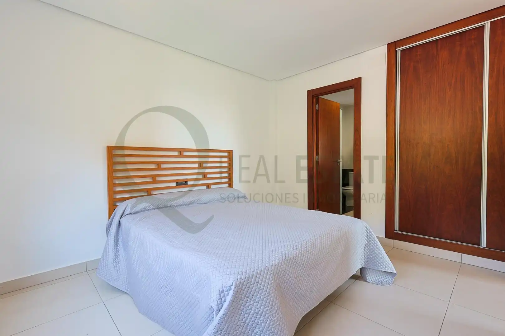 Dormitori de Casa o xalet en venda en Alicante / Alacant amb Aire condicionat, Calefacció i Jardí privat