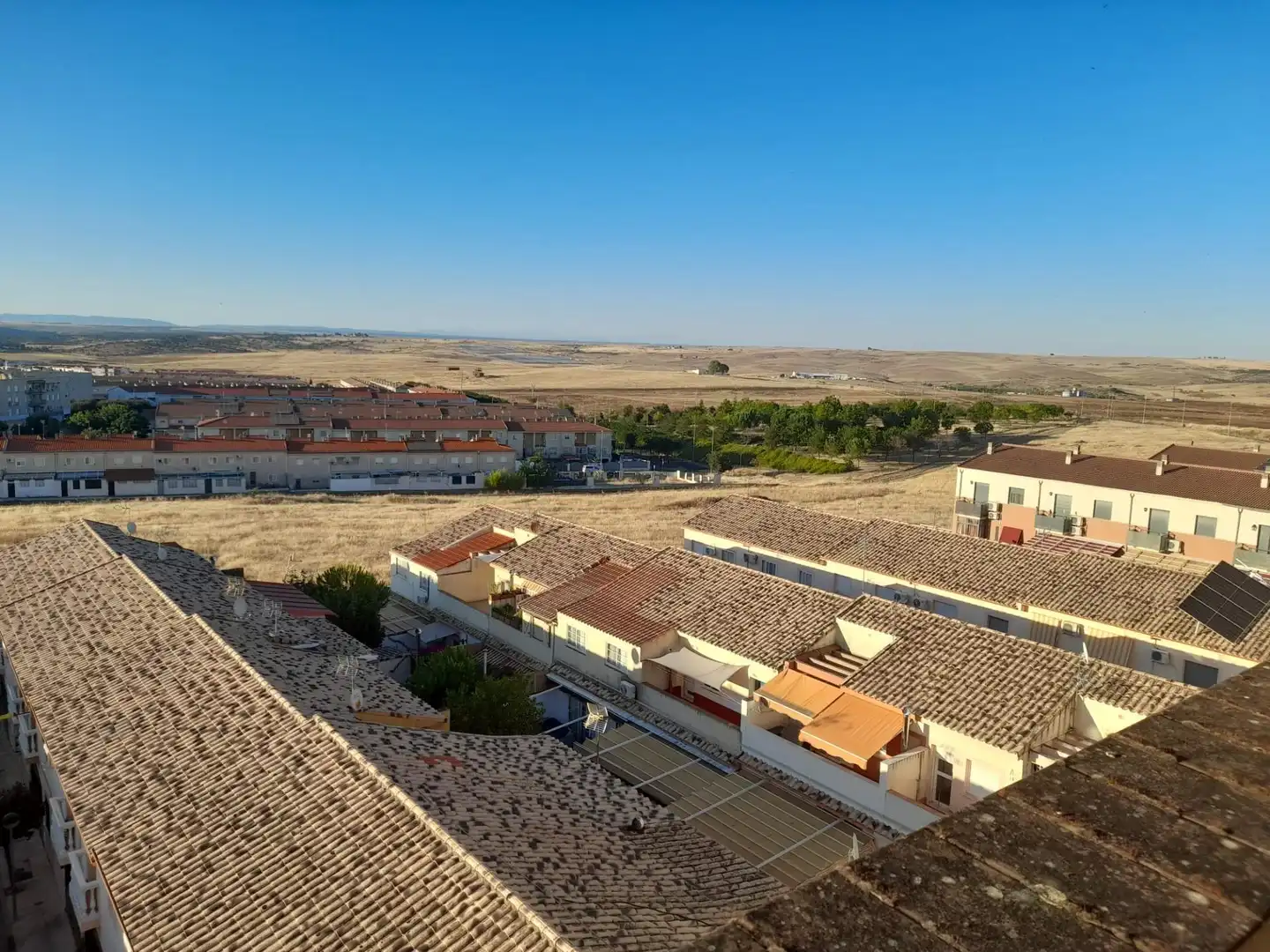 Vista exterior de Àtic en venda en Cáceres amb Calefacció i Terrassa