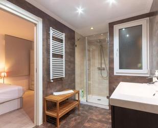 Bany de Apartament de lloguer en Terrassa amb Aire condicionat