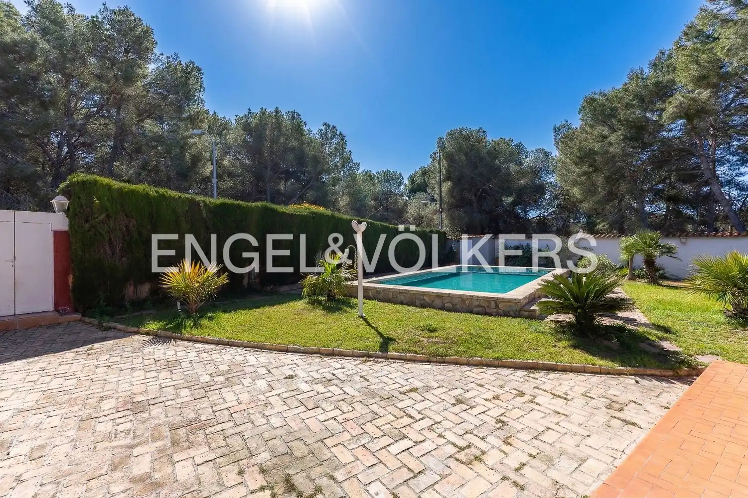 Swimming pool of Houses for sale in L'Eliana  with Air Conditioner, Heating and Private garden