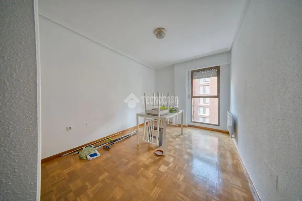 Bedroom of Flat for sale in Valladolid  with Heating